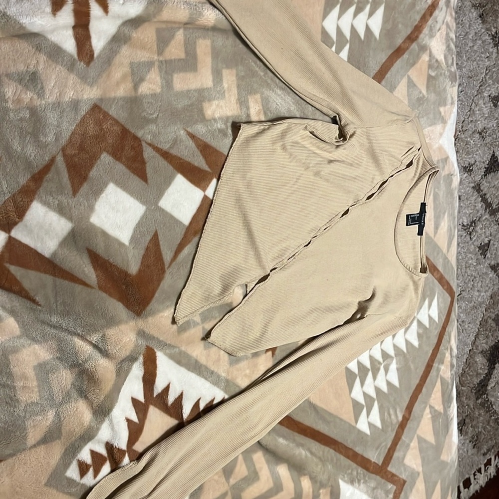 It’s a long sleeve cropped top